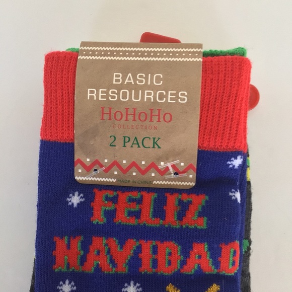 FELIZ NAVIDAD CHRISTMAS SOCKS PACK OF TWO NWT SIZE 10-13 - Picture 3 of 11